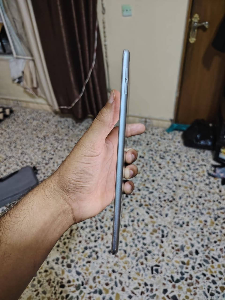 ايباد مني 5
لون سلفر مميز
انتبه ذاكره 256
بطاريه 81انسه الصرف 
بوبجي 60فريم فول سلاسه
نضافه خير من الله 
وياه شاحنته البلاديه 
وكفر شفاف
ايباد بلادي كله نورمال
ماواصل ابو صيانه وين متريد تفحص افحص
للبيع او مراوس حسب القناعه 
ملاحضه هاي الفطور بلزكه مو بشاشه
***********
