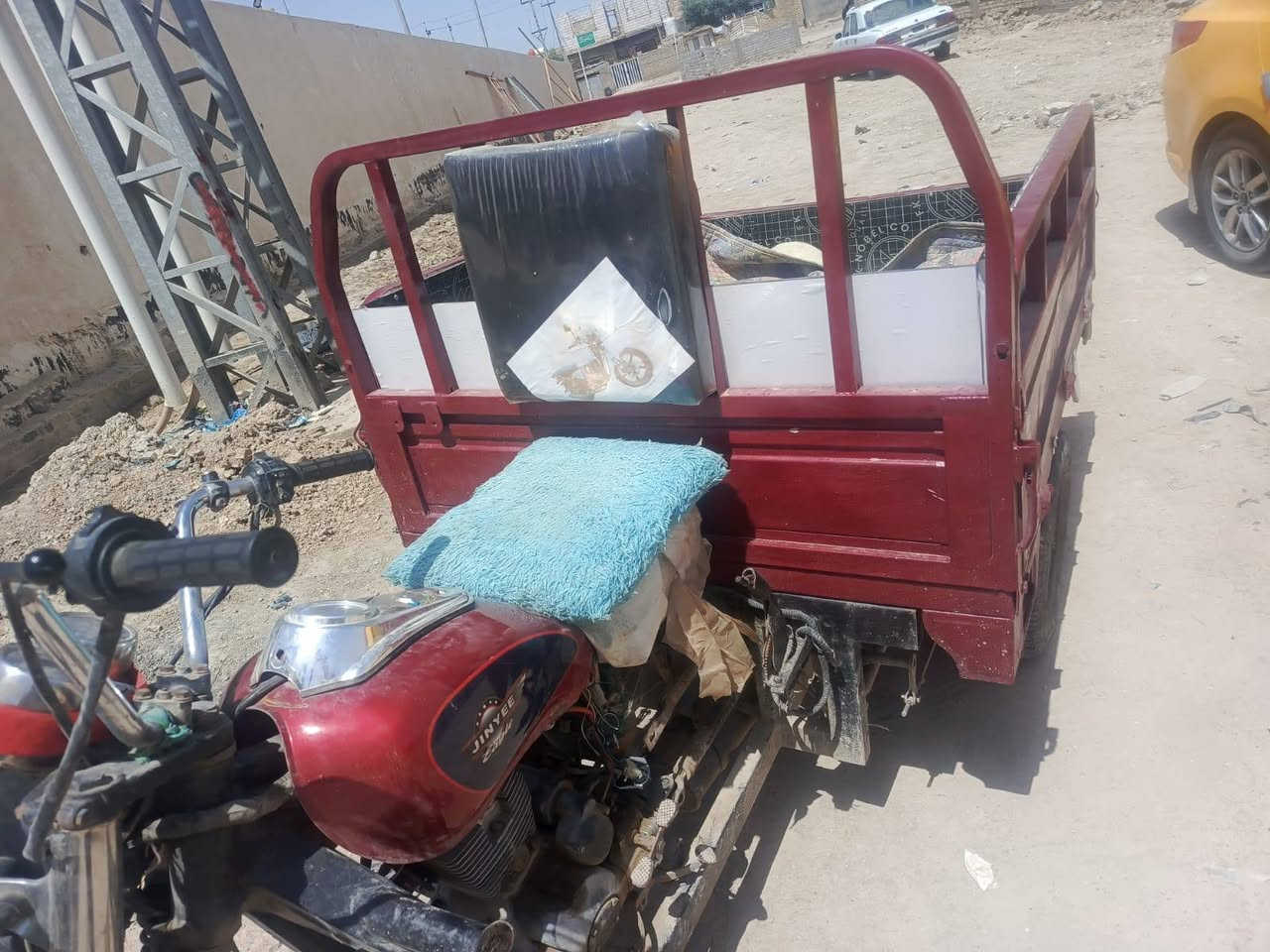 السلام عليكم شباب ستوته دايوان حمرا اوراق السعر 1250وبيها مجال رقم واتساب ***********
