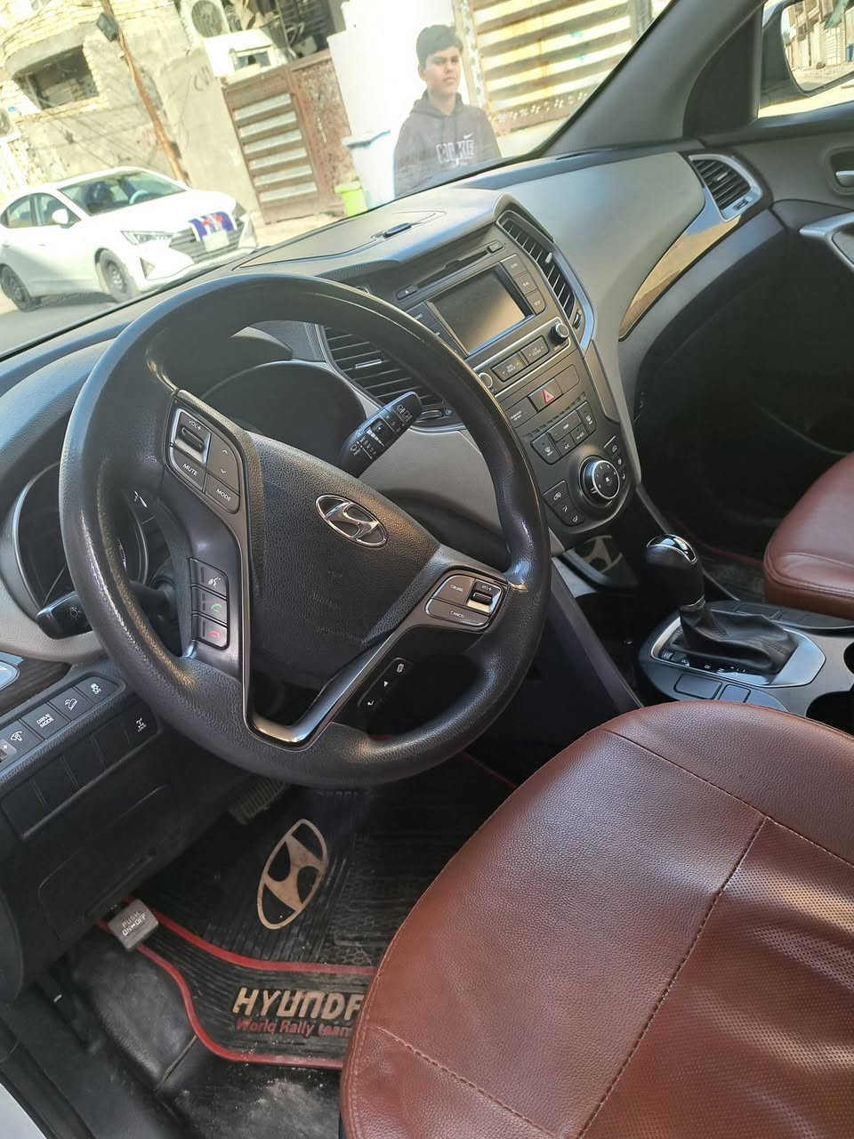 سياره سنتافيا موديل ٢٠١٨ مكفوله بيها تبديل بنيد ودعاميه وراديتر حادثها موضح بالصور تبريد وتدفئه خير من الله سياره متعبانه دوام فقط اروح وارجع بيها ونوبات نروح زياره بيها محرك gdiاربعه سلندر وارد امريكي سعرها ١٧٠ ورقه بيها مجال بسيط التواصل مع الرقم *********** تحياتي والي ياخذها بالخير عليه من قلب صافي والله يرزقه بيها ويكفيه شرها
