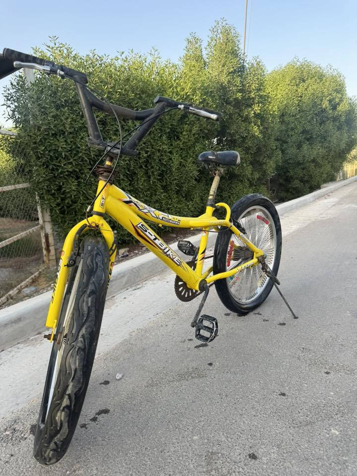 Bmx للبيع
Bmx مستعمل للبيع 
عايفه يمي متروك صار فتره 
السعر قيم انت واخذه 
عنواني بغداد الغزالية 
***********
