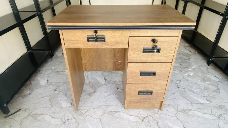 سلام عليكم رفوف حديد توني ماخذهن شوفت عينك 8قطع القطعه الواحده عرضه متره ارتفاع210

والميز خشب صاج هم توني اخذتهن سوا 

استفسار اتصال علئ الرقم:***********
