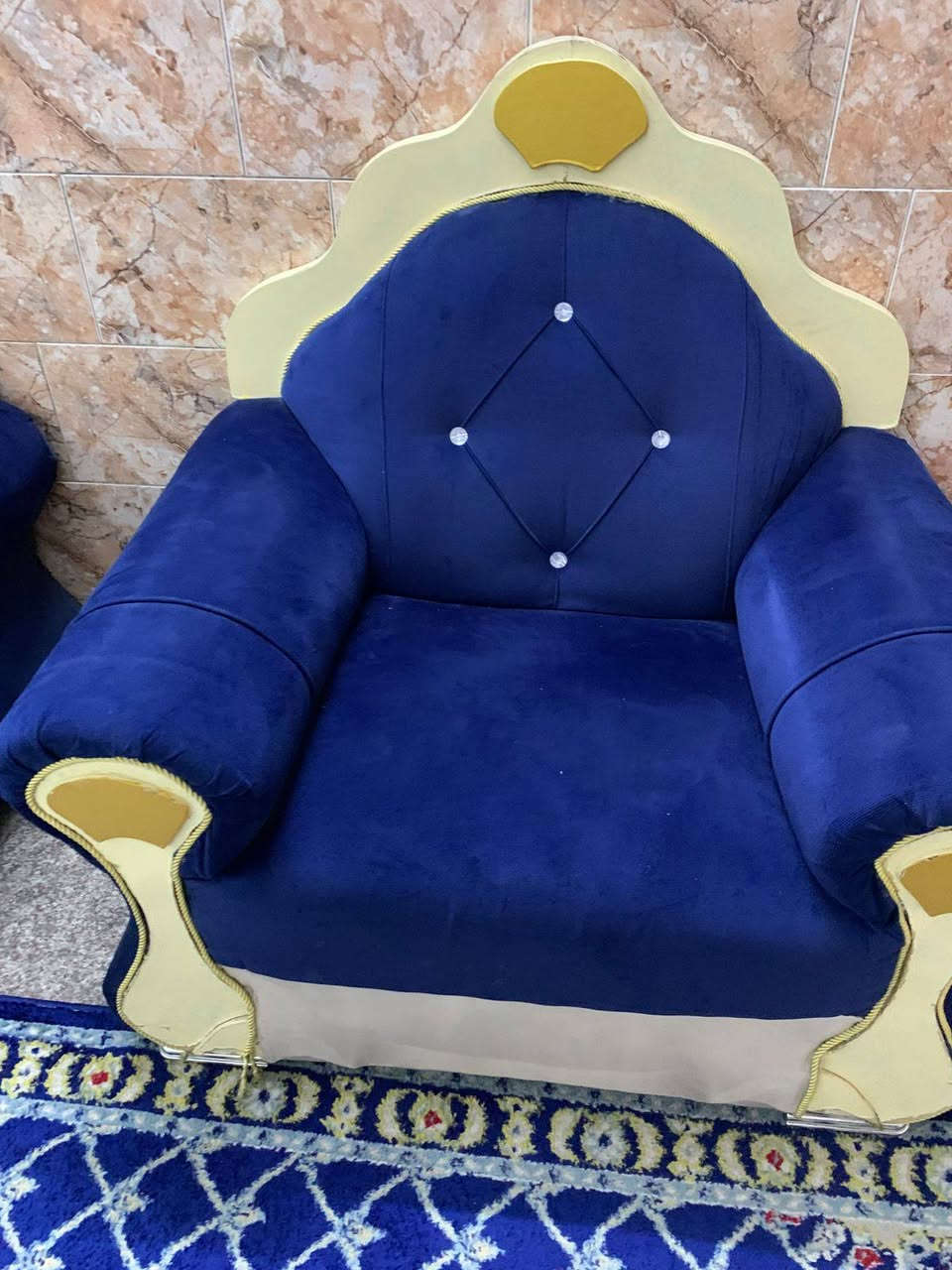 تخم ملكي مابي اي ضرر 10 مقاعد ب300 وبي مجال بسيط العنوان بغداد مدينة الصدر ***********
