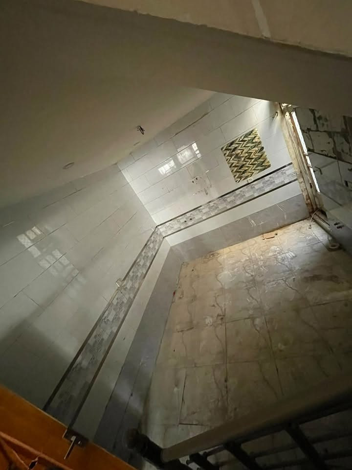 🏡 للبيع بيت
📍 الموقع: كفاءات الصحة، قرب اسواق مرحبا
▪️ المساحة: 55 م²
▪️ الواجهة: 5 متر
▪️ النزال: 11 متر
▪️ التصنيف: زراعي 25
✅ المنطقة مخدومة بالكامل:
* مجاري
* تبليط
* أرصفة
* كهرباء

💰 السعر: 90 مليون وقابل للتفاوض بشكل بسيط.
للاستفسار يرجى التواصل 
***********
