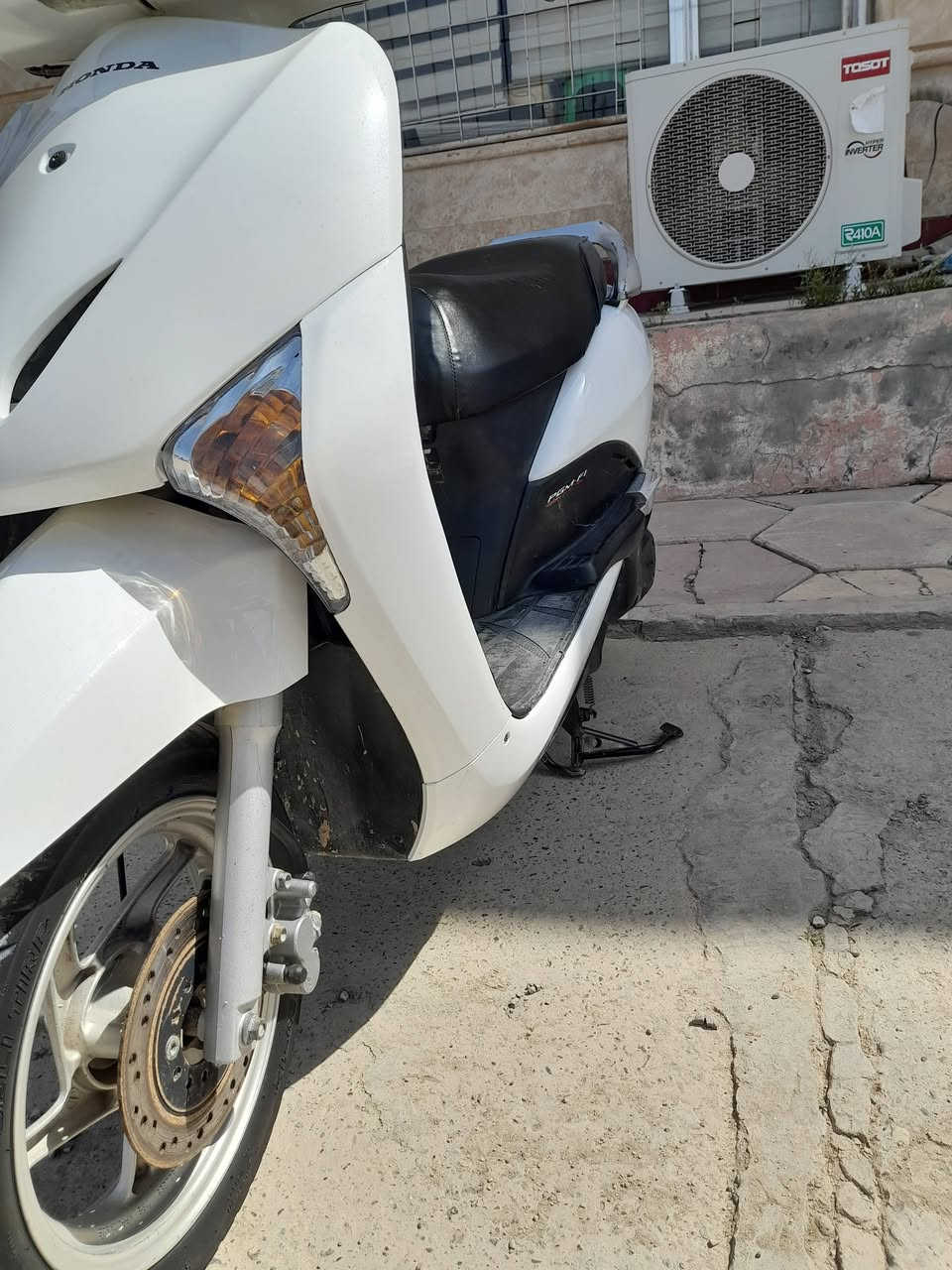 السلام عليكم
ليدي للبيع السعر ٨٥٠ وبي مجال بسيط ***********
