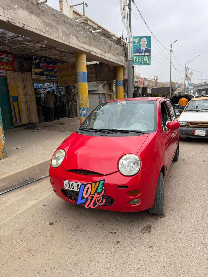 سلام عليكم للبيع QQ موديل 2013 سياره نضيفه وحلوه كير عادي مكينه 4 سلندر تبريد شغال كلشي شغال حداديه جديده رقم قادسيه انكليزي مميز اربع ارقام  فقط مكينته بيه تبخير السعر ٢٥ وبيه مجال مكان ديوانيه رقم ***********
