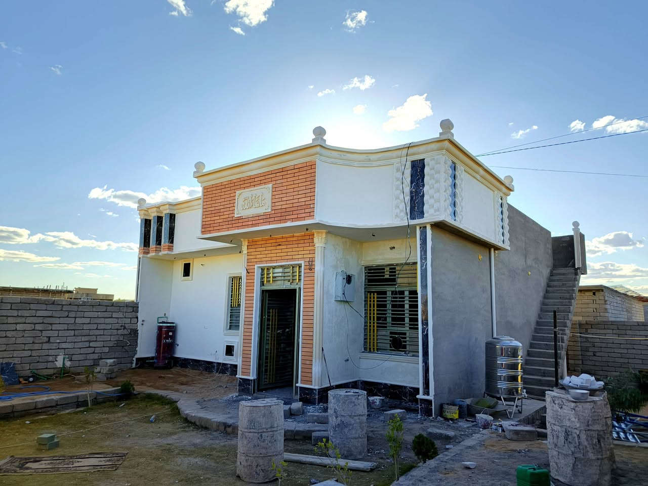 سلام عليكم اخوكم وخادمكم مروان الحلبوسي خلفه سمنت وجص واجهات سراميك كادر 5خلفات شغل درجه اوله بسعار مناسبه شغلنه داخل بيجي حجاج تكريت شغل يعجب ابو البيت رقم الهاتف *********** خابر وبيك خير وتدلل
