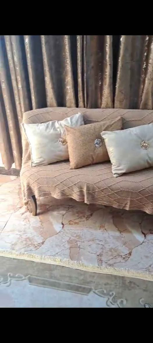 قنفات نضاف وجدد ما مستعملات هواي وبعد وياهم كراسي عدد2 (***********) سعر 600 وبي مجال قليل مكان شط العرب الصالحية شارع سيد مجتبى ابو الخصيب, البصرة
