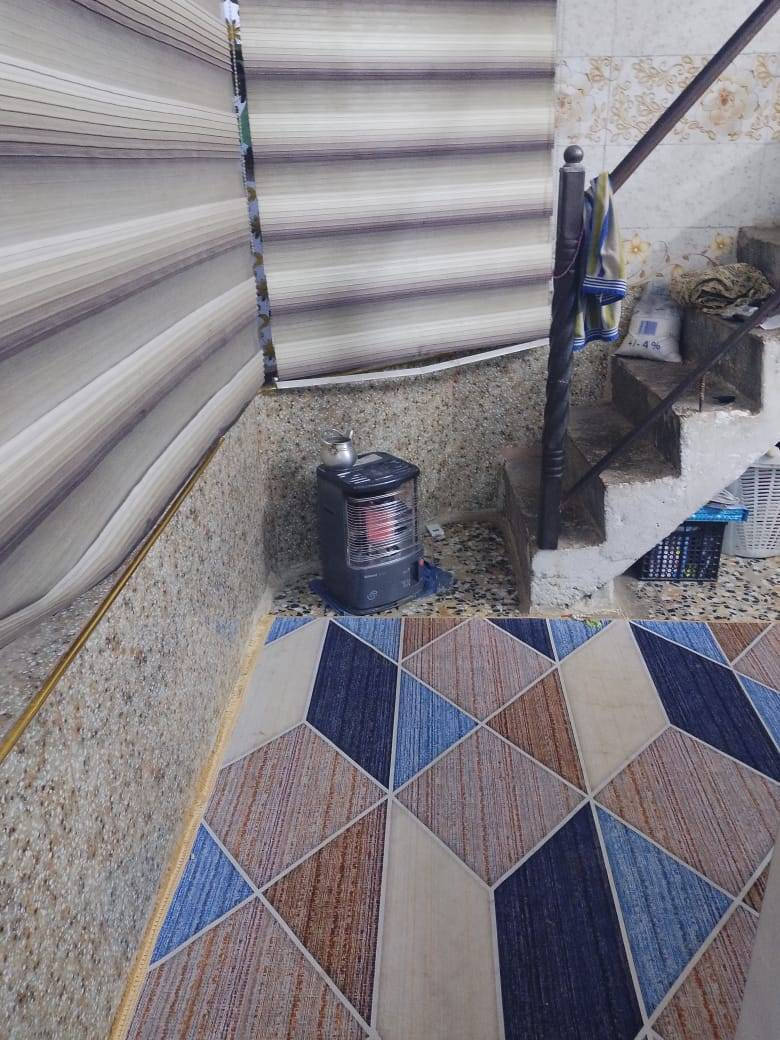 السلام عليكم بيت زراعي الزعفرانية 
زراعي حجي جعفر اربع شوارع نهايت فرع افران الحلفي سابقا 
المساحه 77متر.        نزال 7متر.      واجه 11 متر 
غرفه نوم.     استقبال.   حولي درج.      مطبخ.    حمام 
منور       طارمة.       بيتونه.  
الاستفسار *********** بي وات ساب تحياتي للجميع
