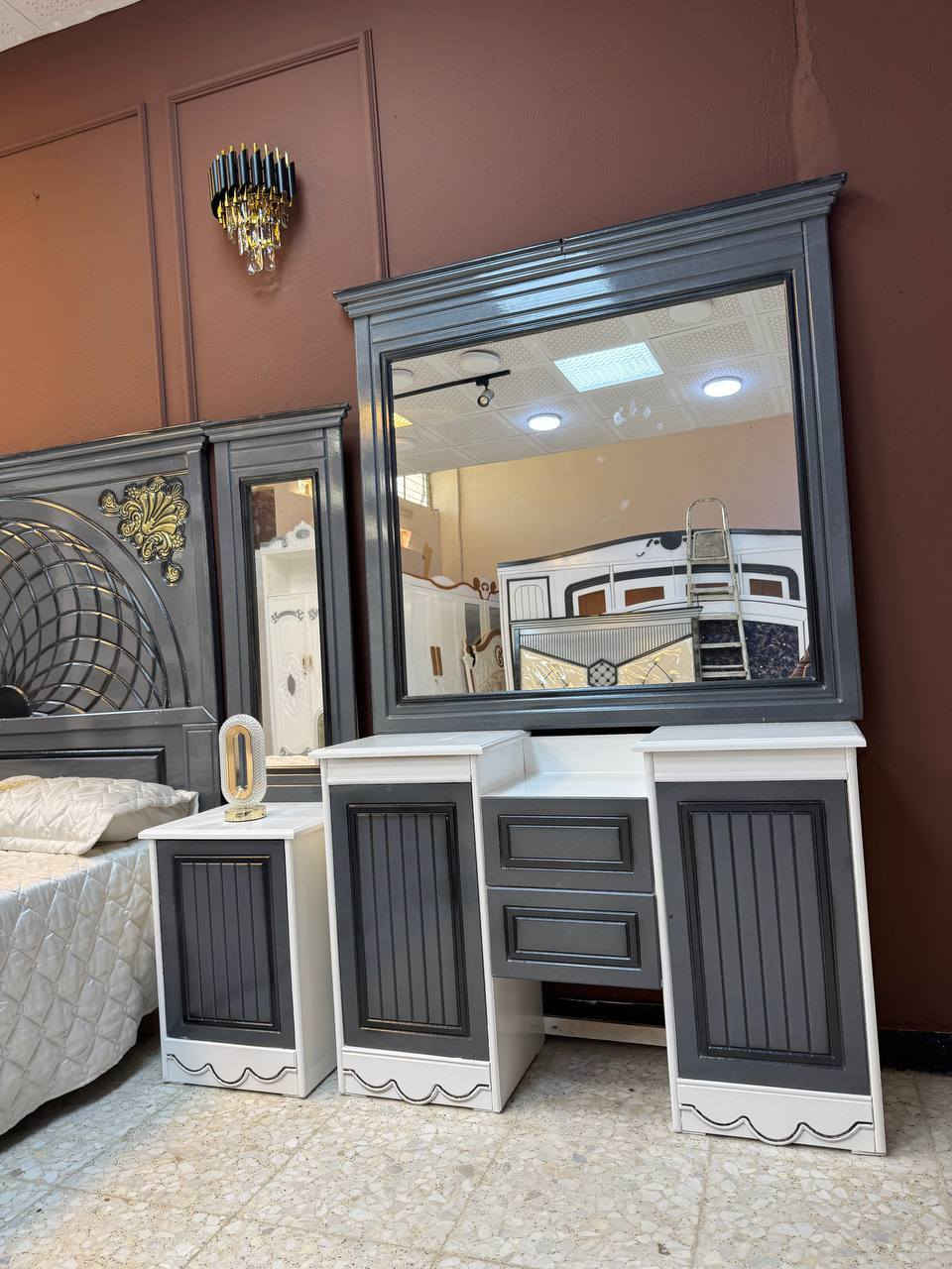 ✨ التميز عنواننا ✨ غرف نوم مع هيام للأثاث 
غرف نوم نجارة عراقية بيد أمهر الصناعية
جودة عالية ✦ تصميم أنيق ✦ سعر مناسب  ((مليون))) فقط ✅ 
🛏️ متانة تدوم
🎨 ألوان عصرية
💰 أسعار منافسة
📞 للحجز والاستفسار راسلونا خاص ***********
اختاري الأناقة… واختاري الصح 🤍
