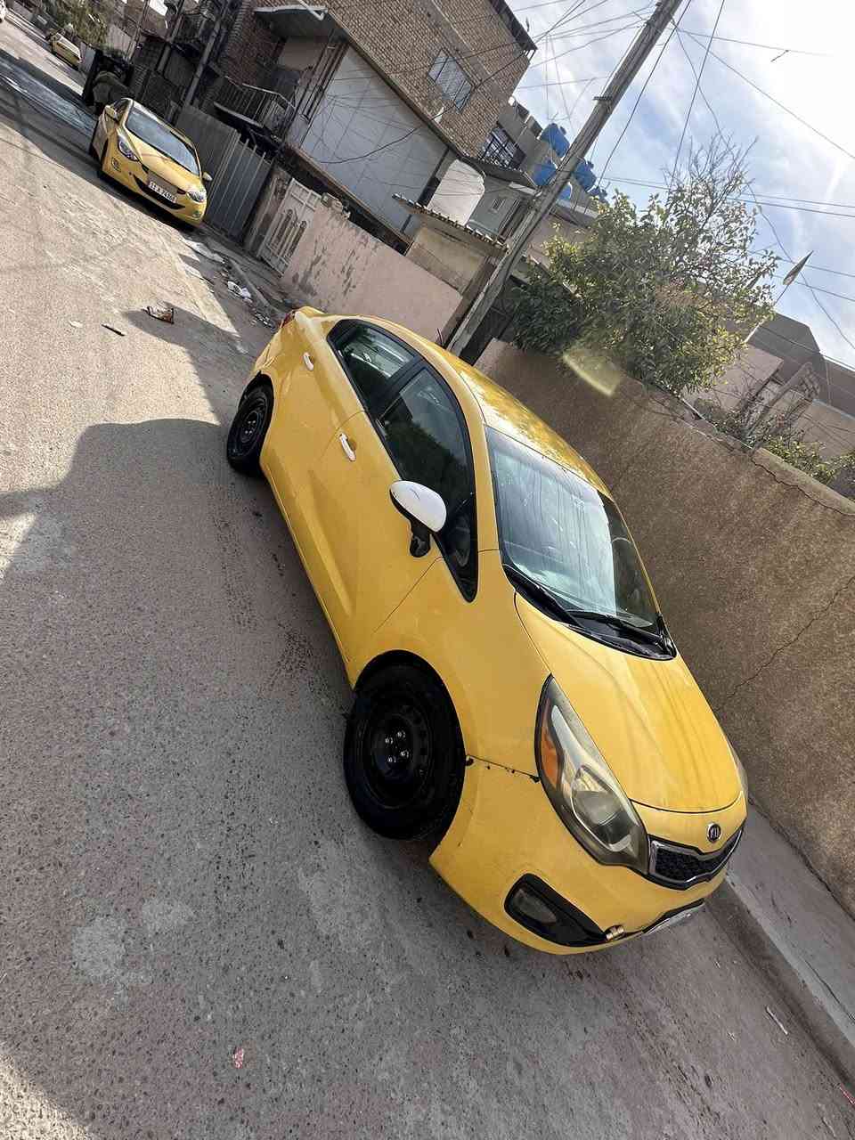 السلام عليكم كيا ريو موديل 2013امريكي 
حادثه جاملغ خلفي والباقي ليبل واحد 
كير ومكينه خير وبركه تخم تاير جديد 
صدره 80/100 رقم بغداد. تحويل ثاني العنوان بغداد البياع
السعر 70وبيه مجال ***********
