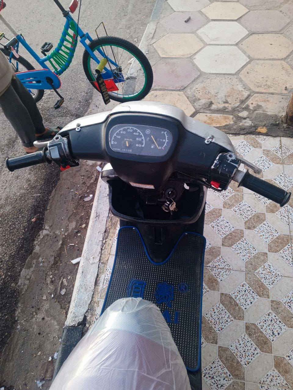 السلام عليك دراجه ستين بتر دراجه نضيف بس مجفت  مكينته نعم مكاني ناصريه حي الشهداء *********** واتساب السعر 275 وبيه مجال
