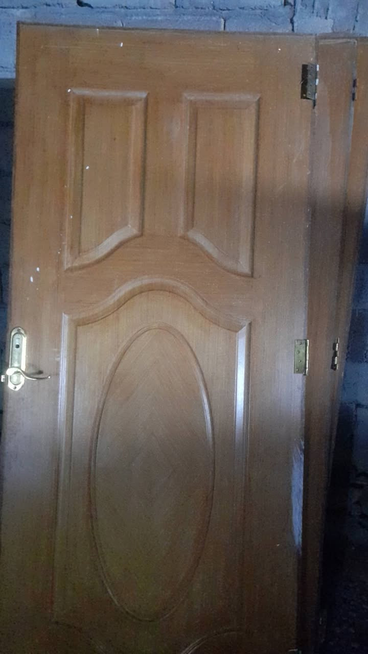 للـبيع جـام خـانةة 2م×2م + ابواب خشب مثل ما موضح بالصور /***********
