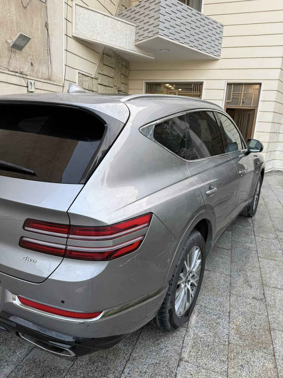 السلام عليكم للبيع جنسس GV80 موديل 2024 ماشية 11 الف فقط الحادث موضح بلصور السيارة موجودة في كربلاء بسعر مناسب الاتصال ***********
