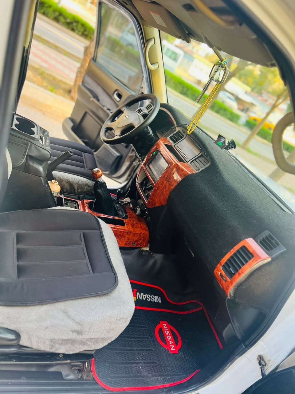 سلاوی خوا لە هموو لایە 
پاترۆڵ سەفاری مۆدێل ٢٠٠٨ ، ساق مزایدەی حکومەت مەکینە ٤٥٠٠ کابریتەر وەکالەی بوو کراوە تەحویل بە شەرت  عام بویاخ  نیە بە عام ایفروشم تەقینوو زەربەو لیدرانی نیە گیروو مەکینەو اکسل بە شەرتی ١٠٠ وەستا تەقەو رەقە ی نیە تسەدری زور تندو توڵە اکسلی بە شەرت مواسەفات ٤ جام کارەباو سەلاجە دیفلوک  سعری ٦٩ گلاو معامەلە گۆڕینەوەش بەشتێ بە دڵم بێ، شوێن کەلار ، ژمارە موبایل ***********
