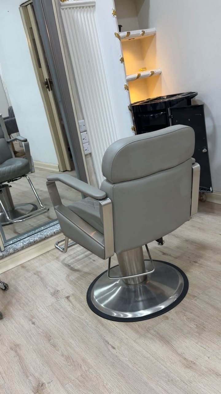 غراض صالون للبيع بسعر جدا مناسب للتواصل ***********
