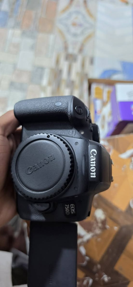 كانون 750d جديدة ع وضع شركة ملحقاتة جنطة وحزام
 وكيبل نقل صور وعدسة 18_55. و رام
شاشة لمس قلاب .كامرة زلغ مابيه وصور كلش قليلة مالت بيت يعني مامشتغلين بيها


**إذا كنت صاحب هذا الإعلان وتريد حذفه لأي سبب، رجاءا أرسل رسالة إلى الدعم الفني**