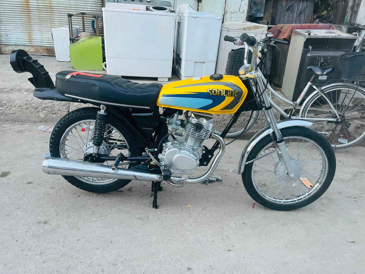 سلام عليكم دراجه شاصي ٢٥ أوراق كامله الدراجه تعمير ٢٥ مكفوله مكاني ديوانية مركز ***********
