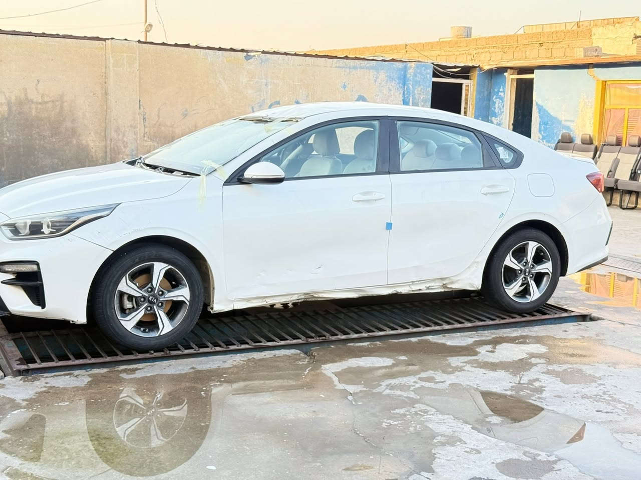 السلام عليكم
للبيع فورتي خليجي رقم بغداد تحويل مباشر محرك 1600  متعرضه الحادث تباع على حادثه للاستفسار التصال على الرقم ***********
