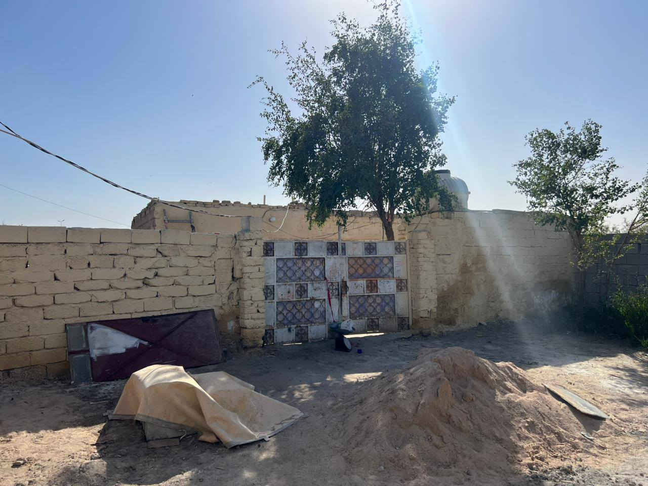 دار للبيع حواسم مساحه 400م مامعوض العنوان مغربه الاربع سايدات السعر 7500وبيه مجال قليل اتصال ***********مكلف بلنشر وهذا رقم صاحب الدار
