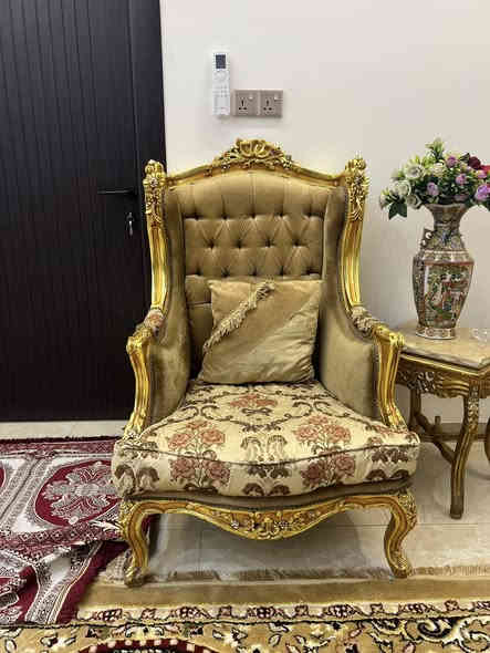 السلام عليكم تخم 10 مقاعد للبيع مصري اصلي ويا 3 طبلات ثنين صغار ووحده جبيره تصير بل نص السعر:900 وبي مجال قليل مكاني بغداد للأستفسار ***********
