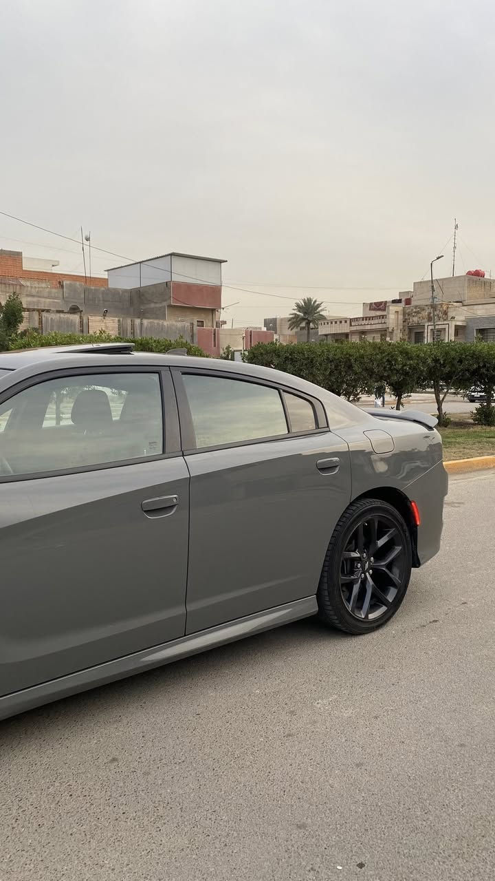 جارجر RT بلاك توب للبيع حادث خفيف كلش
جارجر R/T  حادثها دعامية امامية فقط وبقت نفسها الدعامية مابدلتها يعني تكدر تكول كلين السيارة ( صور الحادث مرفقة)
ماشية 13 الف ميل  
محرك 8 سلندر هيمي 5700
السيارة نضيفة كلش
طبت بنهاية شهر ال 10 للعراق
قبل شهرين رقمتها السيارة

السيارة بلاك توب وقمارة سودة بلادي حتة مكتوب بالسنوية
فتحة 
حساسات
تدفئة كشنات
تدفئة ستيرن
كشن كهرباء
سوبر تراك باك
4 منافذ usb
ابل كار بلي
واندوريد اوتو
بارك سنسر
وباقي المواصفات معروفة
السعر 315 ورقة
 للاستفسار 
***********
