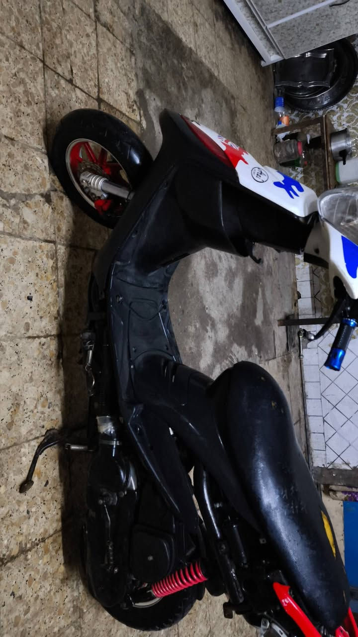 ماكس عدله 
بوشه بلادي 49 
مكينه مبدل بيه كازكيت بس
كهربائات كله شغاله 
ويل نجمه اصلي ستد 14
صدر امامي عكس رياضي اصلي 
نكره سلف هندر واحد اب ايي وكت مكينه لا تنقيص ولا تبخير 
سعره ٥٠٠ شراي يخابر 
***********
