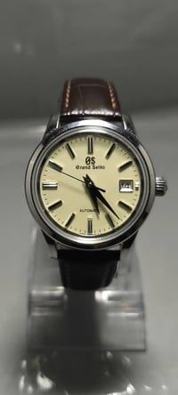 ساعات • كل قطعة وسعرها • تواصل خاص