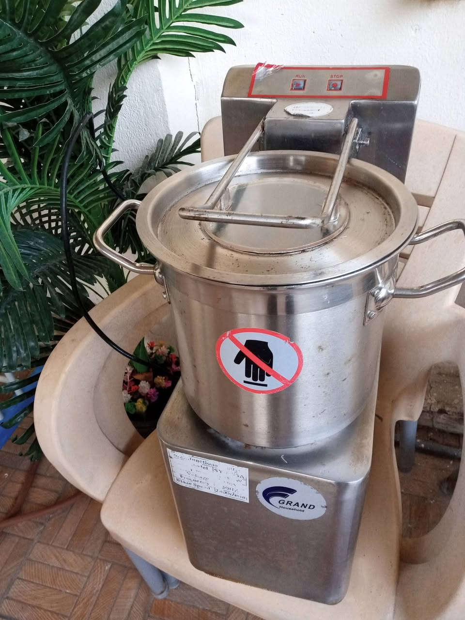 السلام عليكم اغراض مطعم للبيع خلاط تركي 20 لتر 450 الف خلاط تركي 5 لتر 275 الف خلاط 8 لتر 250 الف مثرامه حجم 32 بسعر 400 الف قطاعة خضار تركيه مع قرصين 200 الف قطاعة فنكر 60 الف بغداد ***********
