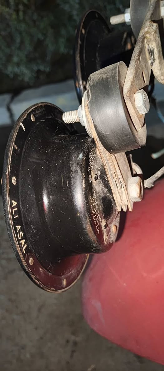 السلام عليكم  هورنات بوش للبيع...
نضافه 100٪ بلاتينات موسسة و غراض موسسه 
نغمة قابلة للتغيير 
السعر 200 
للاستفسار بتعليق او خاص
المكان بغداد الشعب


**إذا كنت صاحب هذا الإعلان وتريد حذفه لأي سبب، رجاءا أرسل رسالة إلى الدعم الفني**