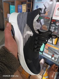 احذية رياضية • اسود وبيجي • طبي ٤١-٤٥