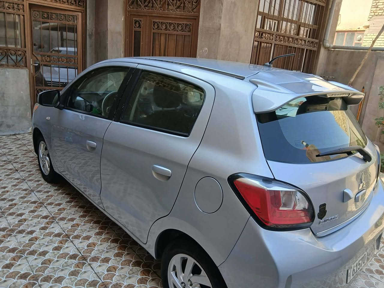 السلام عليكم للبيع mitsubishi ميراج موديل 2024 رقم بغداد انكليزي ماشية 8 الف فقط السيارة جديدة بوضع الشركة فئة ال limited edition حادثه جانبي فقط باب مثل ماموضح بالصور متواجدة في بابل للاستفسار ***********
