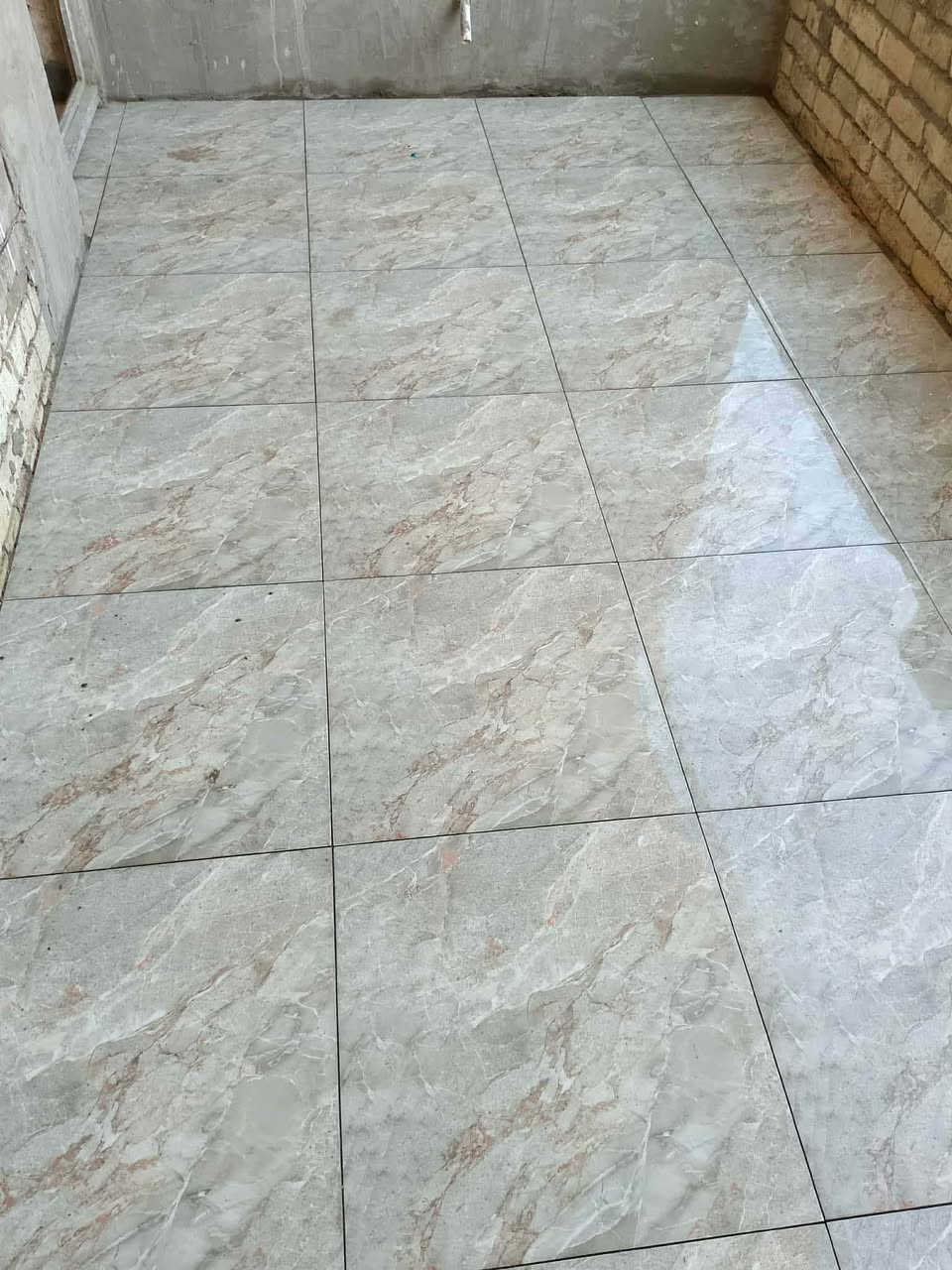 خلفه سيراميك لتركيب الأرضيات والجدران وألواح وكاشي وبايات شغل درجة اولى متفرغ في بغداد ***********
