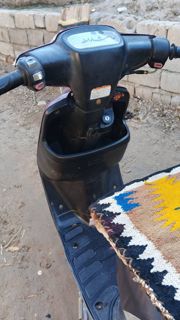 سلام عليكم دراجه بطه للبيع دراجه حلوه ومرتبه شلعه ومعدل ومكينه مكفوله تخم تايرات كفرات مختمه لاصليه دراجه حلوه ومامتعوبه كهربائيات شغاله يرادله ترتيب سلف شغال سعره 300 وبيه مجال لشراي يجي خاص او اتصال ***********
