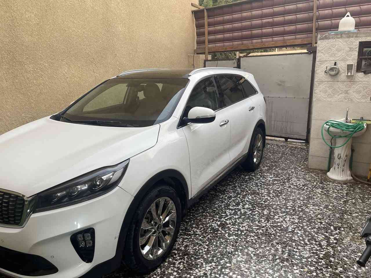 السلام عليكم كيا سورنتو موديل 2018 خليجيه محرك 6سلندر 7راكب السياره فول مواصفات للاخير ميحتاج اكتبلكم المواصفات اعلى فئة بلسورنتو السياره بيهة صبغ 3قطع وباب مبدل بلادي نفس اللون بدون دواخل بدون ايرباك بدون لغد وشواصي مكفولات كير مكينة كفاله سيارة حيل نظيفه ماشيه 140الف 
للاستفسار اكثر *********** 
مكاني بغداد الدوره السعر 182 وبيهة مجال قليل للشراي 
بيع فقط بدون مراوس
