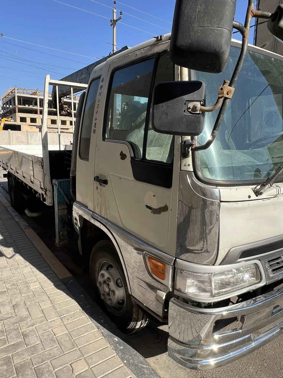 السلام عليكم هينو انكر ابو شفه كرين مخالف 3 سلايت إف اكس سياره مكفوله مكانه بالبصره مرقمه وكامله 195 حلوه سياره
حيل***********
