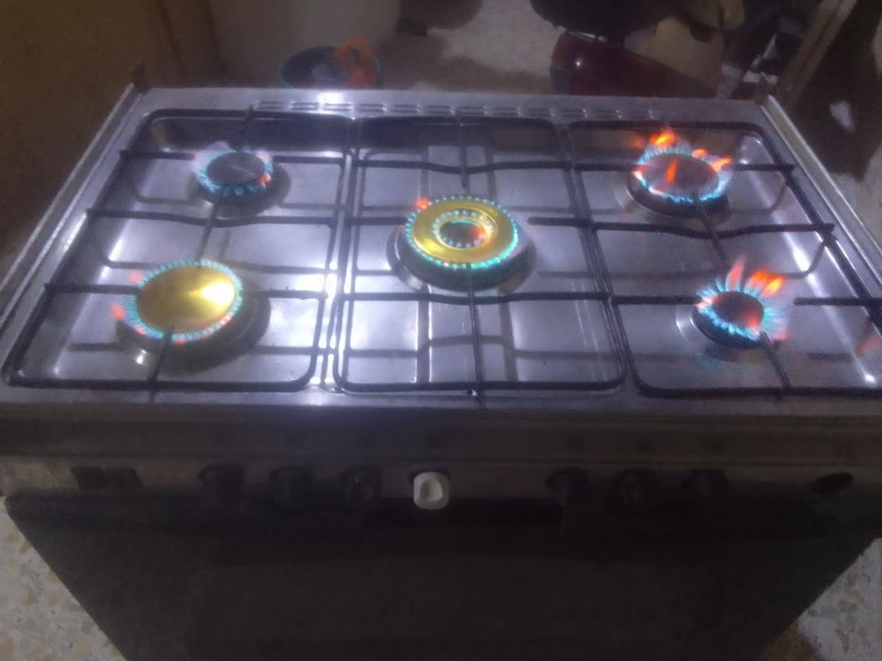 طباخ خمس عيون بالة كويتي شرط الشغل حتى الفرن شغال ١١٠ الف العنوان البصرة الحيانية الشراي يتصل ***********
