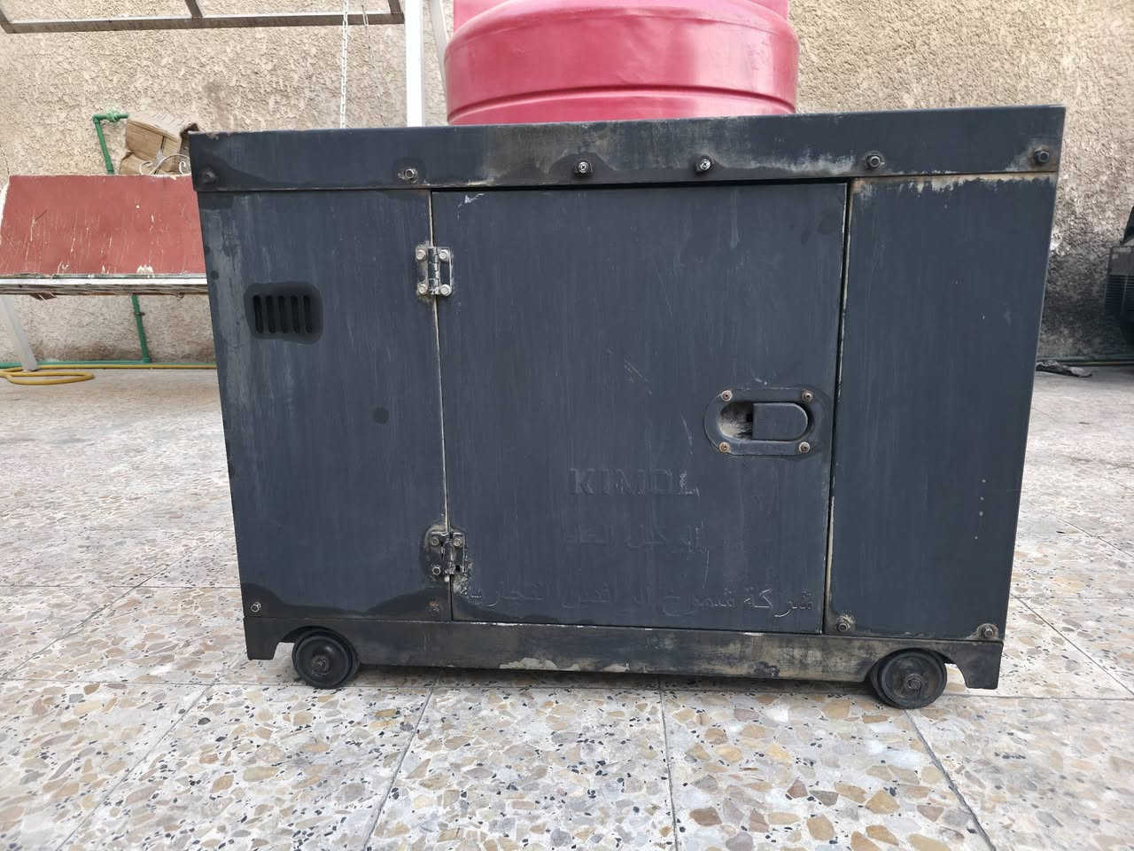 السلام عليكم مولدة كيمولي شركة نجوم الرافدين ملف كبير نحاس 7.5 kw بية شاشة عرض معلومات مشترية قبل سنة ب1750 رايدة ب800 مابية اي نقص ونقصة فقط باتري تجي اشغلك اياه وتفحص الحمل على البيت قبل لا تاخذة رقم ***********
