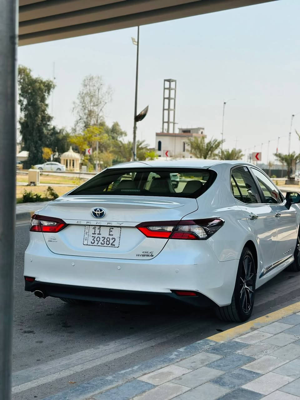 تويوتا كامري هايبرد 2024 GLE 
مكفوله كفاله عامه من بارد ومن صبغ ومن كلشي
 مرقم بغداد سعودي عبداللطيف جميل 
 خليجي  
 موديل 2024
 حجم المحرك 4Cylinder 2.5L 
مرتبط بناقل حركة أوتوماتيك 
 بقوة 226 حصان 
 فتحه سقف 
مفتاح التشغيل بصمة
 دفع ثنائي FWD 
  اريل نفكيتر 
حساسات أمامية 
حساسات خلفية 
لايت زينون + LED
 كشافات
 بك لايت LED
 دخول بصمة ذكي 
 حساسات ضغط الاطارات 
 اشارة في المرايا الجانبية 
 المرايا قابلة للطي كهرباء 
 عدد AIR BAG 8
 هاند بريك كهرباء 
 ا ABS 
 دشبول شاشة ديجيتال 
شاشة Apple Car play 
 كاميرا دوارة 
 مقود جلد حياكة 
 مثبت السرعة Cruise 
 المودات والاوامر الصوتية 
 ا Bluetooth / T YPCE 
شاحن هاتف Wireless 
مخرج منفذ الطاقة 
فحص نظام السيارة 
تتسع المقصورة ل 5 ركاب
المقاعد مخمل 
حركة مقعد السائق كهرباء 
 قطعتين تبريد 
 أوضاع القيادة Drive Mode 
 أوتو هولد Auto Hold 
 نظام مانع الانزلاق 
 ستارة خلفية كهرباء
الهاتف :(***********) السعر 237 وبيها مجال
مكاني بغداد الدورة او سيدية
