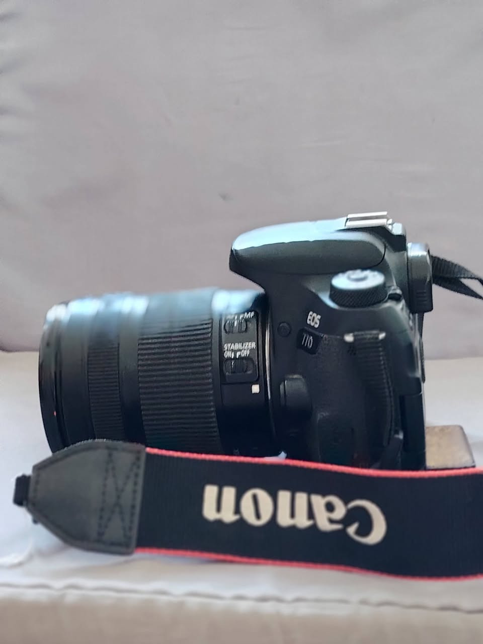 للبيع كانون 90 دي  غنيه عن التعريف مايحتاح اسولف او اكلك شنو مواصفاته نضافه 100%  بس امحرم اصور بيه
…… .
77 كانون هم للبيع نضافه 80 % 
*********** || *********** متواجد فيس او واتساب
