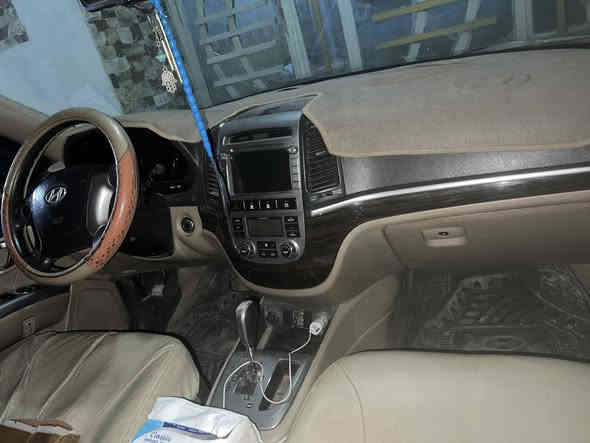 من رخصة الادمن سنتافي موديل 2011 باسمي فول موصفات 
7 راكب 
بصمة بيبان وتشغيل 
مكينة 6 سلندر 
تبريد 3 قطع 
باسمي تحوي ثاني يوم 
عداد المسافة  166 الف ماشية 
عارضه 150 مكاني بغداد المعامل رقم ***********
