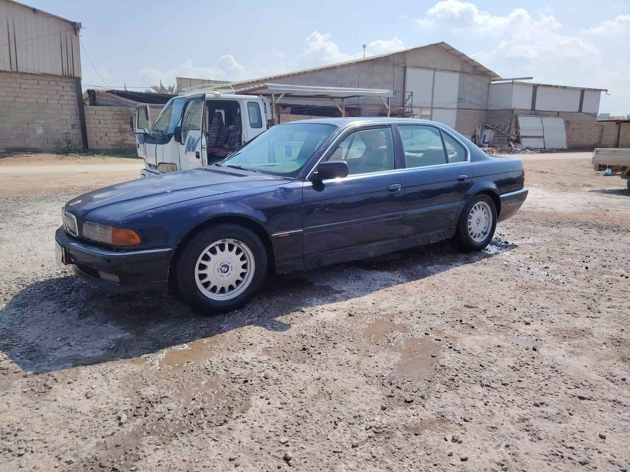 سلام عليكم
للبيع سياره بي ام  خفاش موديل 96 كير ومكينه جديدات ولشراي ينتصل ويدلل
***********
