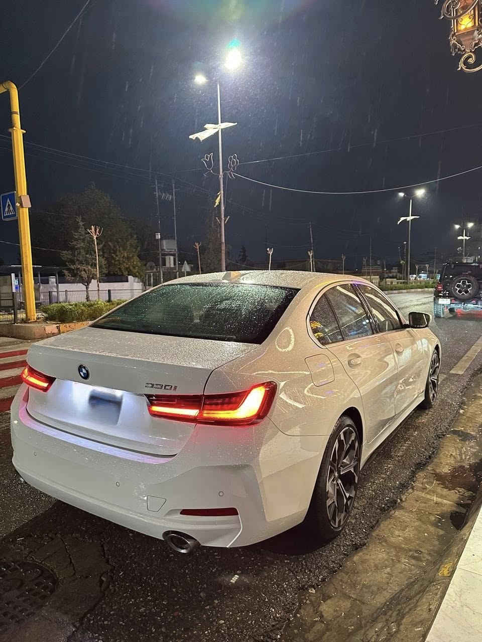 للبيع 

Bmw 330i 2025 
Sport line 
ماشيه الف ميل فقط يعني زيرو 
كشنات جلد هيتر و كهربائي 
ستيرين هيتر 
ليد داخلي 

 السياره بيهه فقط قطعتين تبديل بلادي نفس اللون

السياره بدون صبغ بدون دواخل بدون ايرباك 

للاستفسار 
***********
