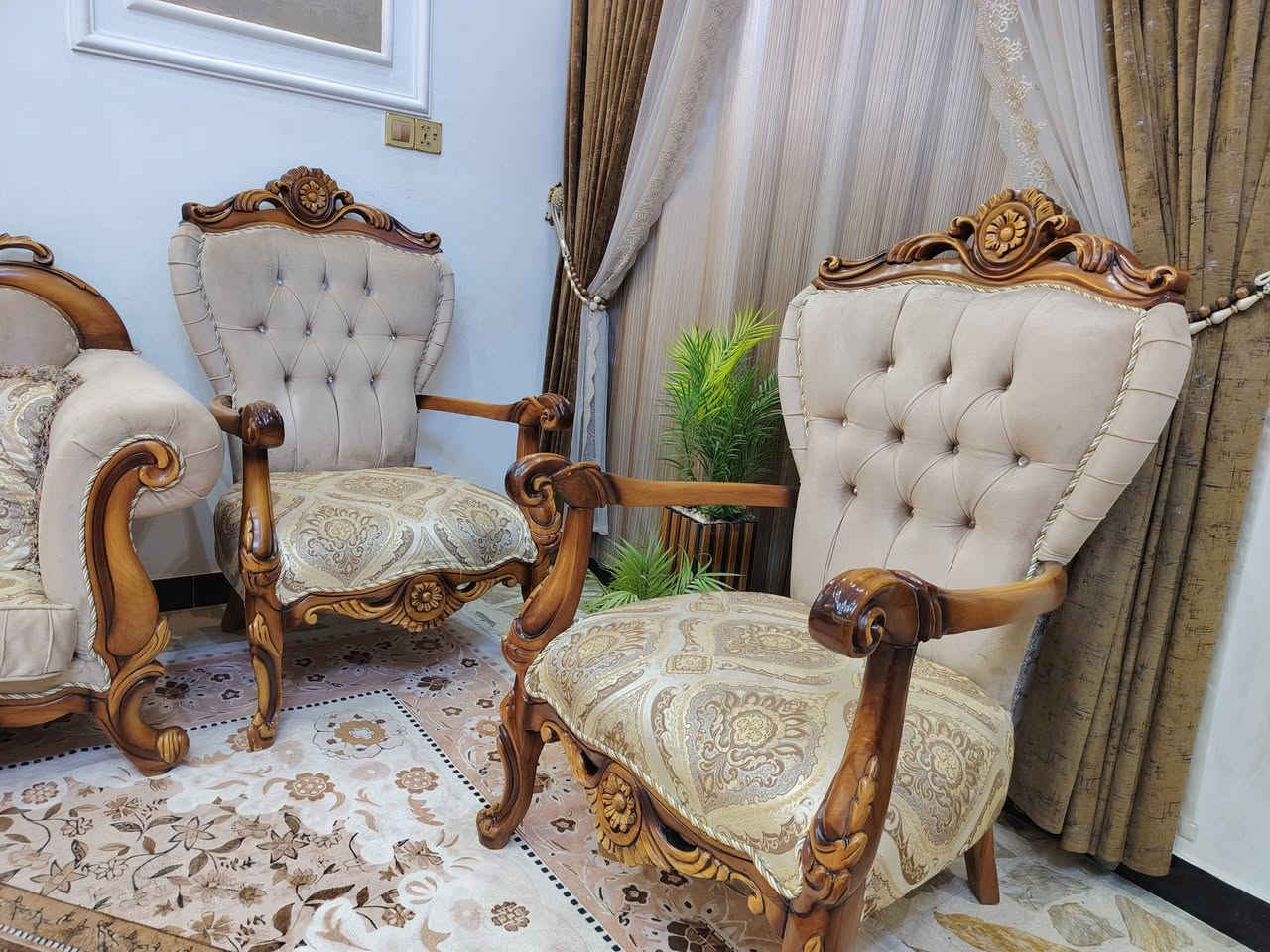 تخم زان ملكي تركي كلش نضيف 10 مقاعد العنوان مدينه الصدر للاستفسار خاص او الاتصال على الرقم ***********
