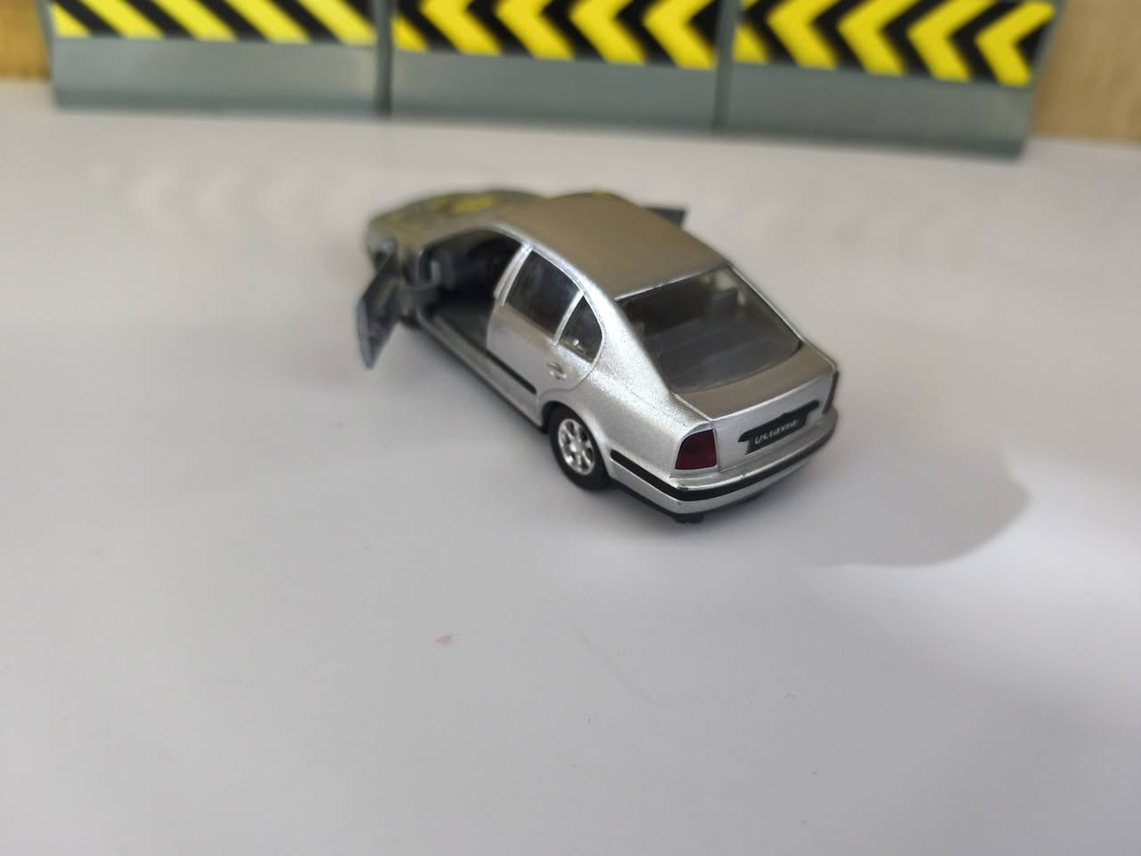 السلام عليكم .
للبيع سيارة حديد حجم 43 نوع سكودا اوكتافيا . 
السعر 7000 دينار فقط يتوفر توصيل .


**إذا كنت صاحب هذا الإعلان وتريد حذفه لأي سبب، رجاءا أرسل رسالة إلى الدعم الفني**