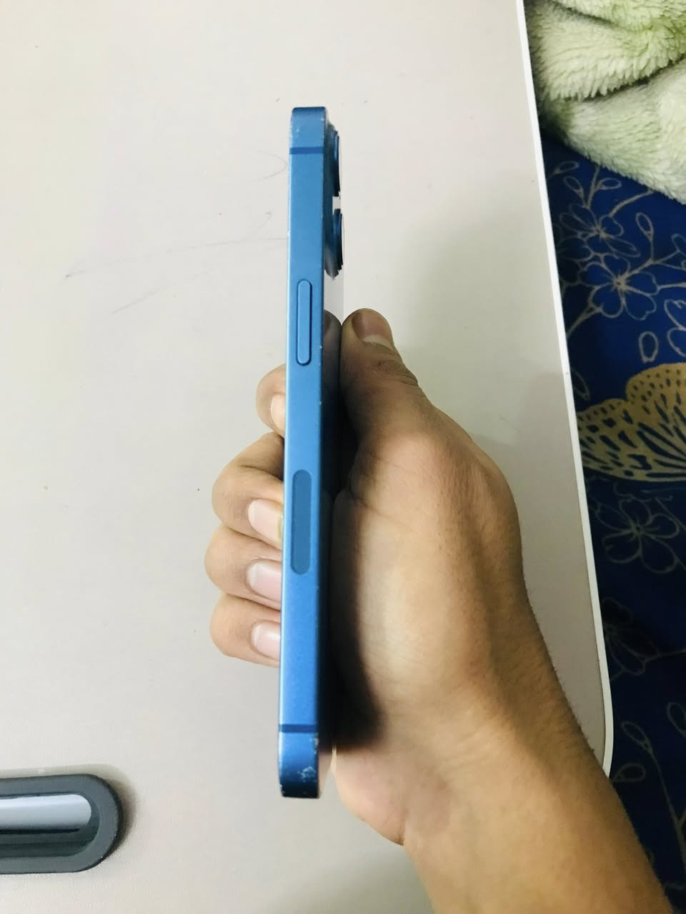 سلام عليكم
آيفون 13 العادي نضيف كلشي مابي ما داخل صيانة 

اي عطل مابي البطارية 90 

الذاكرة 128
كلشي بي شغال 
سعرة 400  وبي مجال بسيط
مكاني بغداد 
رقمي ***********
