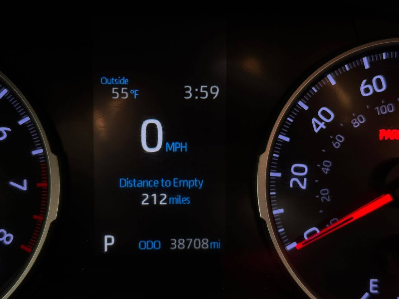 السلام عليكم 
للبيع تويوتا راف فور فئة xle 2020 رقم بغداد بانزين محرك أربعة سلندر 2500  مو هايبرد بانزين فقط اللون سمنتي ضربتها فقط دعامية خلفية بدون ايرباك وصور الحادث موجودة بالمنشور مع رقم الشاصي وتم تبديل القطعة بوحدة جديدة. ماشية أقل من 60 الف كم (40 mile) فوول مواصفات كراسي جلد أسود وكهرباء اثنين السايق وكهرباء الراكب وجنطة كهرباء رادار كامرة شاشة لمس ابل كار بلي  تبديل الدهن كله بالشركة والبانزين كله محسن .
السعر المطلوب 25000 وبيها مجال للطيبين .
 هذا رقمي بي واتس اب *********** اني دكتور رائد
 والسيارة بأسم طبيبة
مكان السيارة الكاظمية
