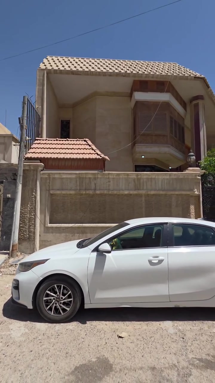 للذواقة وعشاق الفخامة.. دار العمر بانتظارك! 🏰✨
​تعلن شركة مفاتيح الإنجاز للوساطة العقارية عن عرض عقاري استثنائي، لدارٍ صُمم ليكون "تحفة فنية" تجمع بين عراقة البناء وروعة التصميم.
​تم بناء هذا الدار في عام 2010 بعناية فائقة وتفاصيل معمارية فريدة تجعل منه واحة للراحة والتميز. زيونة محلة ٧١٨ العقاري 
​📍 تفاصيل الدار:
• ​المساحة الكلية: 500 متر مربع.
• ​التصميم: طابقان بتوزيع معماري مدروس وعصري.
• ​الطابق الأرضي: يضم صالة استقبال فخمة، هول داخلي واسع، مطبخ مجهز بالكامل، بالإضافة إلى مرافق وخدمات متكاملة.
• ​غرف النوم: 7 غرف نوم مريحة وواسعة، مصممة ضمن مواصفات عالية.
​
هذا ليس مجرد منزل، بل هو استثمار في الجودة والجمال. الدار بحالة ممتازة وبناء قوي يجسد الفخامة في أبهى صورها، مناسب جداً للعائلات التي تبحث عن الرقي والمساحات الواسعة.
​للراغبين في المعاينة أو الاستفسار، يسعدنا تواصلكم معنا في شركة مفاتيح الإنجاز للوساطة العقارية:
​📞 أرقامنا:
***********
***********
​مفاتيح الإنجاز.. بوابتكم نحو عقار الأحلام.
#مفاتيح_الانجاز_العقارية 
#مفاتيح_الانجاز_للعقار 
#مفاتيح_الانجاز_للوساطة_العقارية 
#زيونة 
#زيونة_شارع_الربيعي
