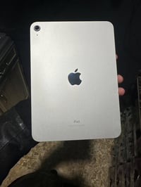 آيباد 10 • ٦٤ جيجا • نضيف ١٠٠٪