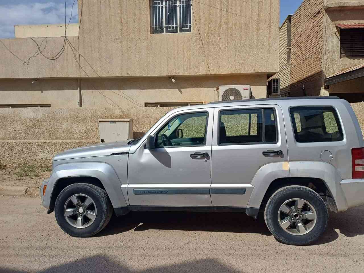 سلام عليكم، جيب ليبرتي ٢٠٠٨ مكينة و كير و تبريد مكفولة السعر ٧٨ و بيها مجال بسيط الاتصال *********** ، مكان السيارة بغداد
