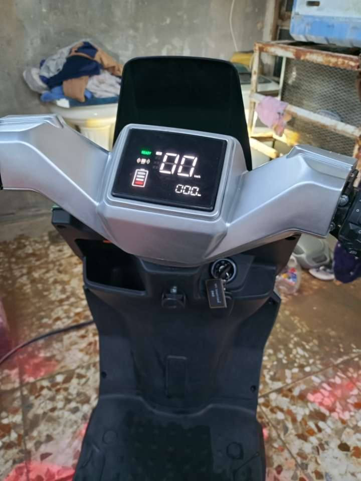 السلام عليكم اخوان دراجه شحن جديده ما ماشيه ابد 4بطاريات سرعه 90مشيهة حلو السعر 1000مليون وبيهة مجال لل 900الف الشراي يجي وتساب ***********
